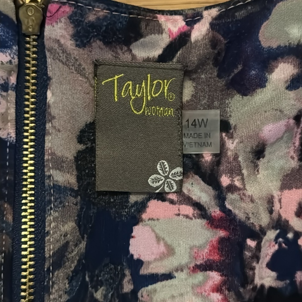Taylor | floral scuba dress | fit and flare | pink purple flowers | size 14W - Picture 2 of 4